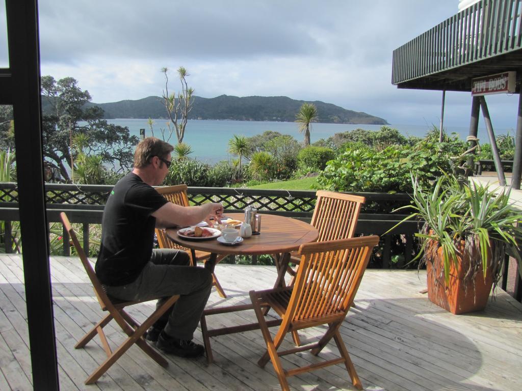 Tipi And Bobs Waterfront Lodge Tryphena Extérieur photo