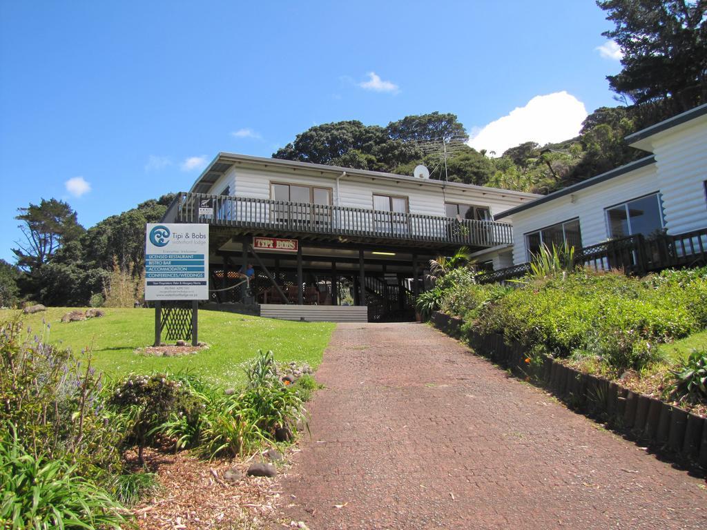 Tipi And Bobs Waterfront Lodge Tryphena Chambre photo