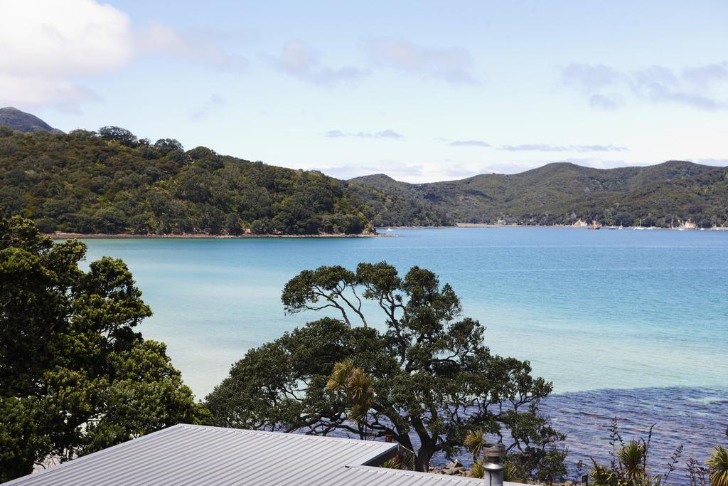 Tipi And Bobs Waterfront Lodge Tryphena Extérieur photo