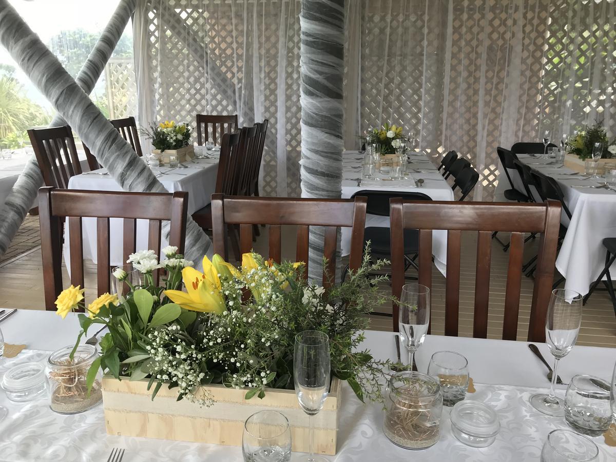 Tipi And Bobs Waterfront Lodge Tryphena Extérieur photo